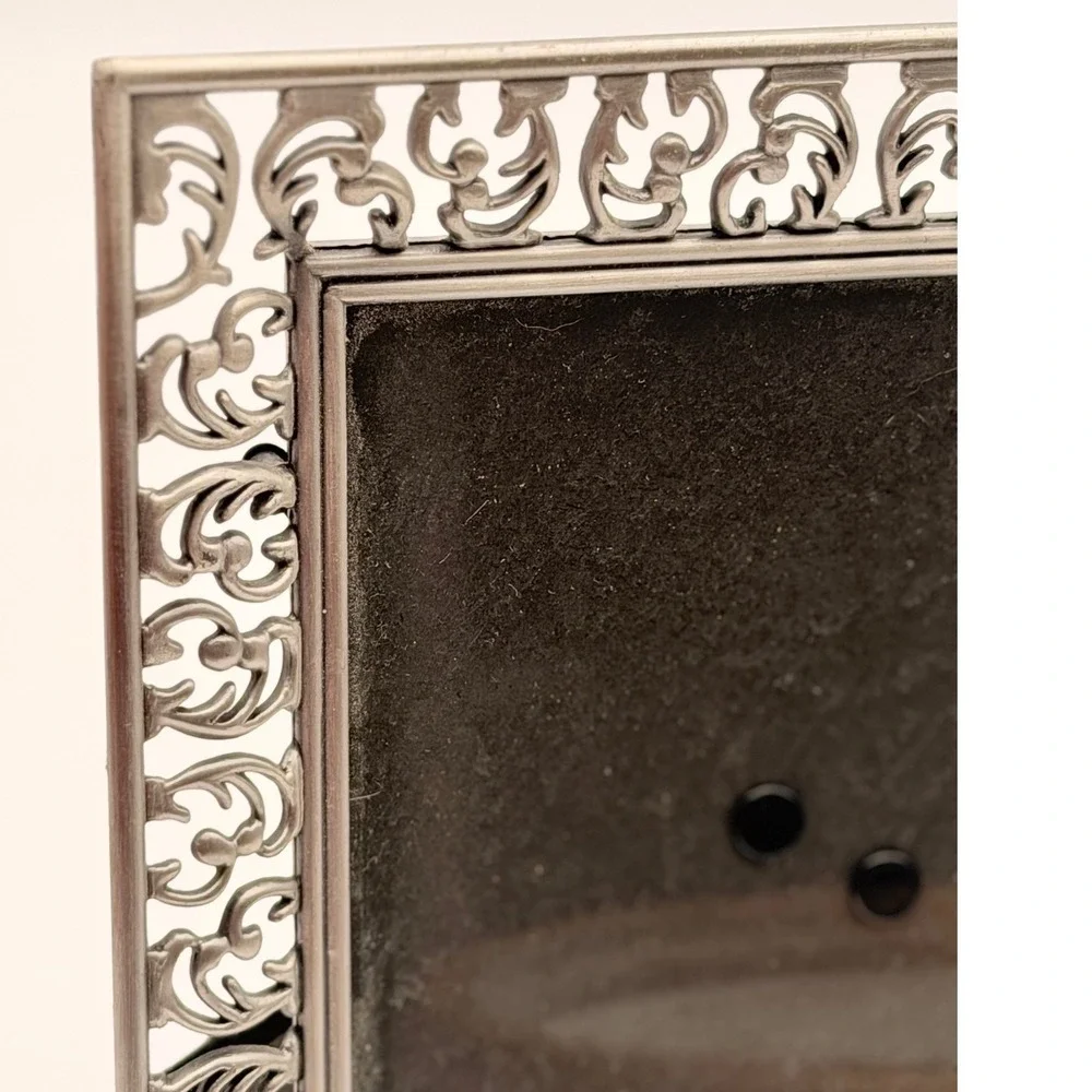 Vintage Style Silver Metal Filigree Scrollwork 4x6 Tabletop Picture Frame